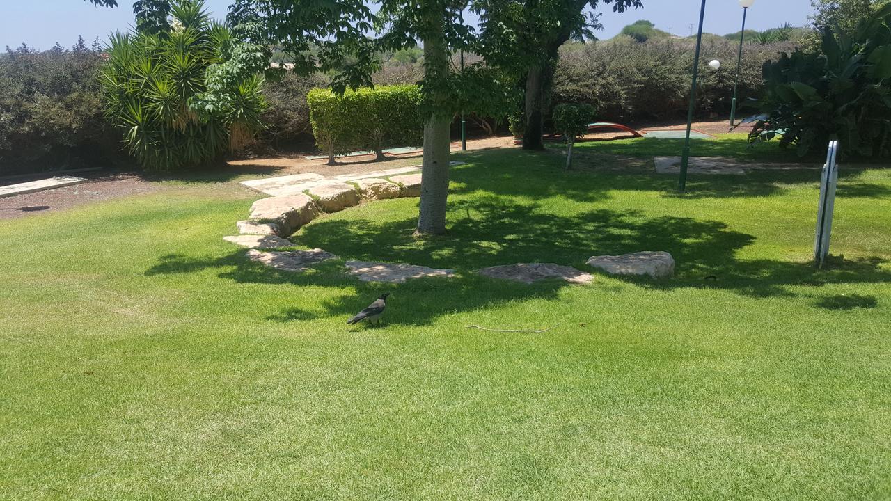 Neot Golf Caesarea Garden Apartment Cesareia Exterior foto